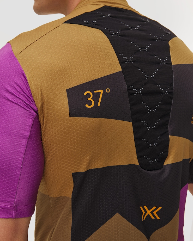 X-Bionic Corefusion Gravel Jersey Herren-T-Shirt in Beige und Schwarz