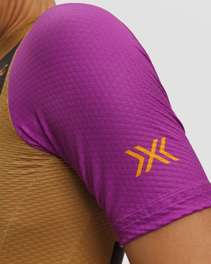X-Bionic Corefusion Gravel Jersey Damen-T-Shirt in Beige und Schwarz
