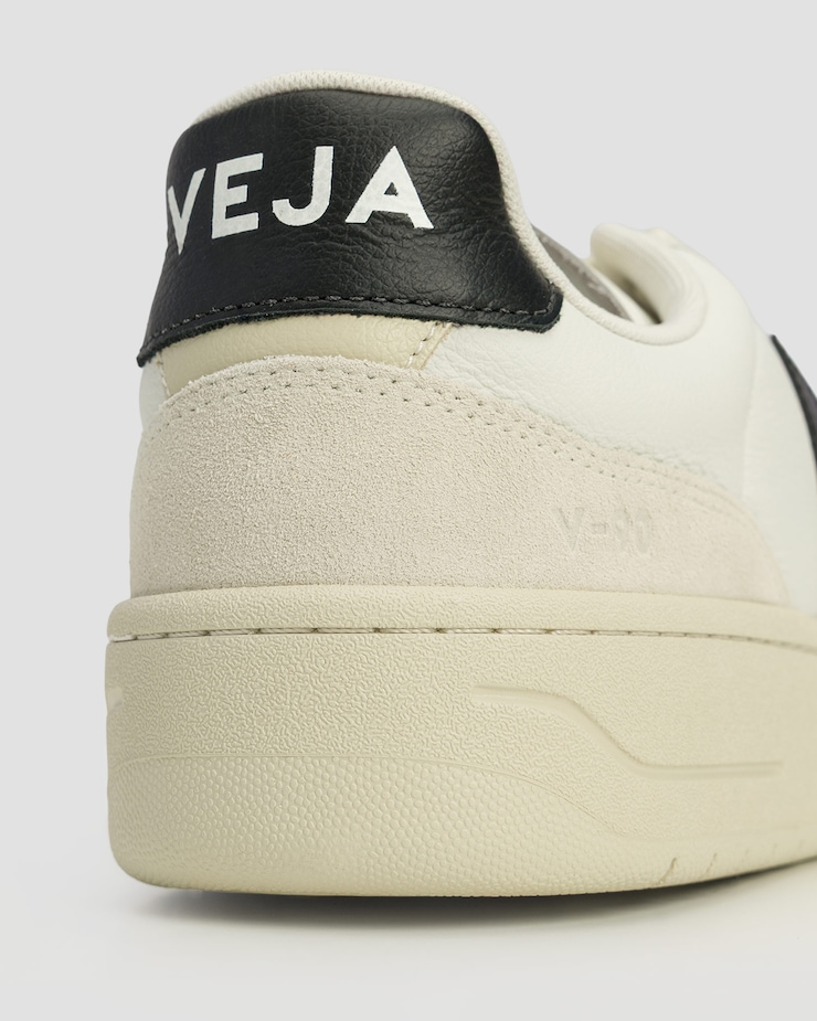 Men's suede sneakers VEJA V-90